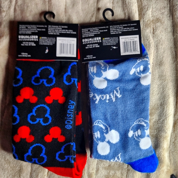 2 PK DISNEY UNISEX MICKEY MOUSE CREW SOCKS - Picture 2 of 4